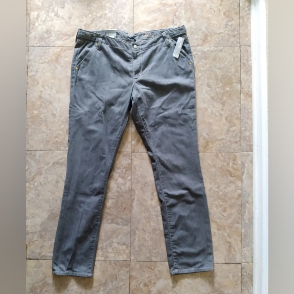Old Navy The Diva Lowest Rise Skinny jeans, size 14 Regular